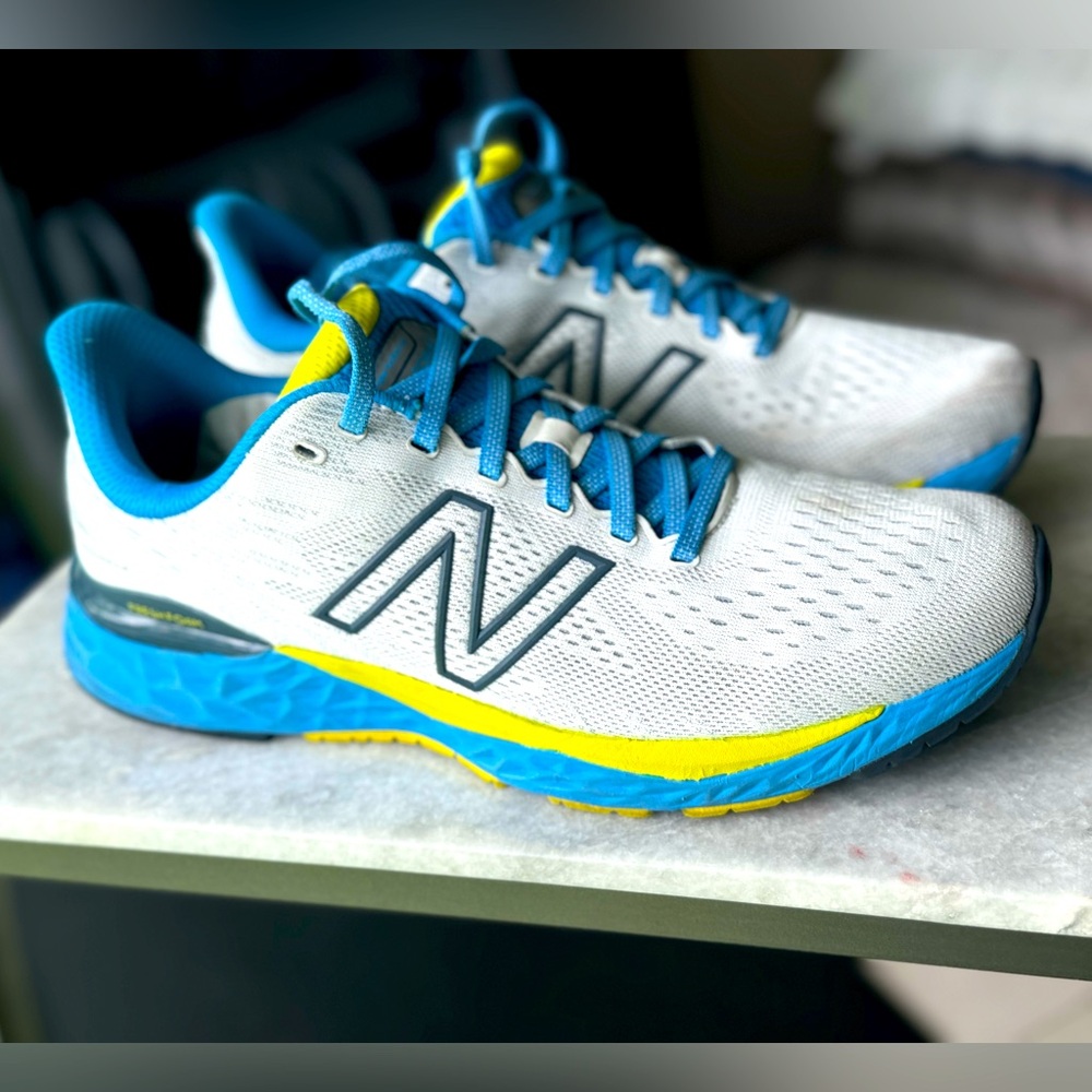 Men’s new balance size 11 cloud foam sneakers